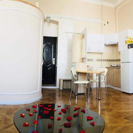 Apartment In The City Center Ivano-Frankivsk Exteriér fotografie